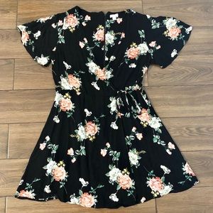 Gorgeous faux-wrap dress, perfect for summer!